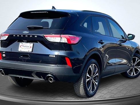 Used 2021 Ford Escape SE w/ SE Sport Appearance Package image 2