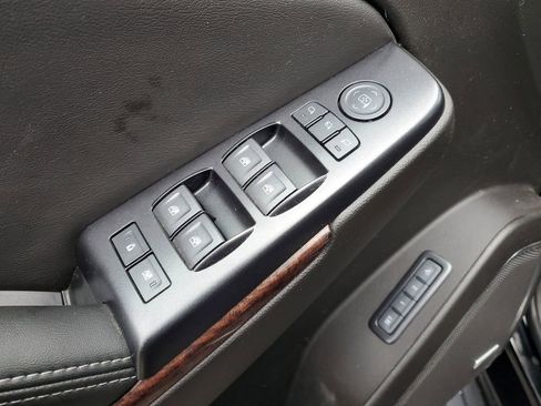 Used 2017 GMC Yukon SLT w/ Premium Edition image 25