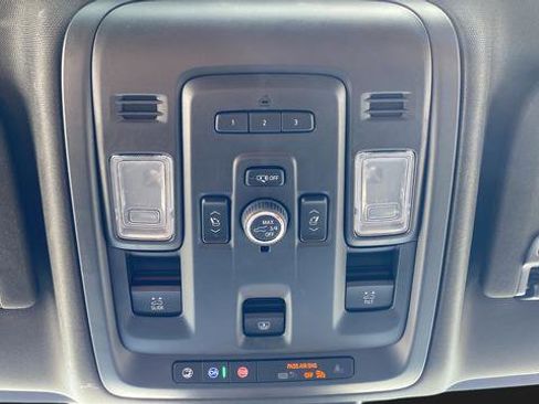 Used 2023 GMC Yukon Denali AWD/4WD image 35