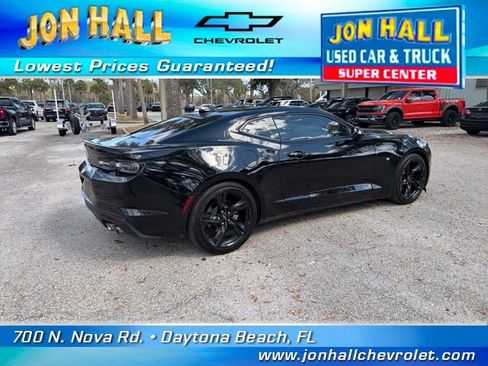Used 2020 Chevrolet Camaro LT w/ RS Package image 12