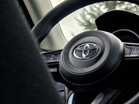 Used 2019 Toyota Yaris LE FWD image 12