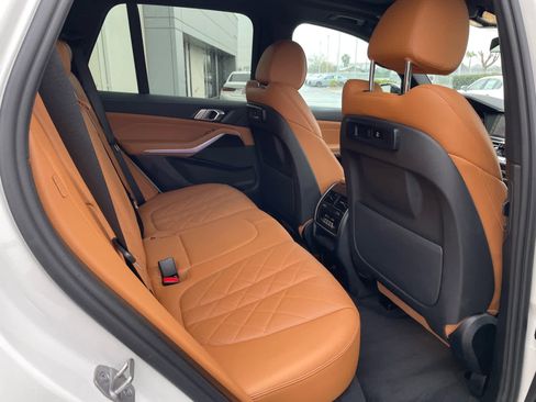 Used 2023 BMW X5 xDrive40i w/ M Sport Package image 9