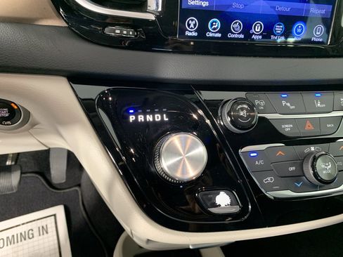 Used 2017 Chrysler Pacifica Touring-L Plus w/ Advanced Safetytec Group image 25