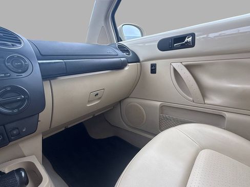 Used 2008 Volkswagen Beetle S FWD image 31