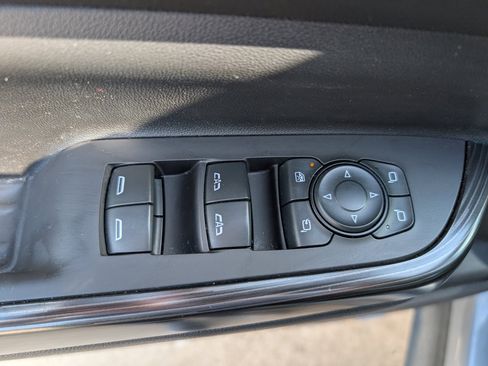 Used 2020 GMC Acadia SLT w/ Premium Package image 17