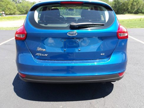 Used 2018 Ford Focus SE w/ Cold Weather Package FWD image 2