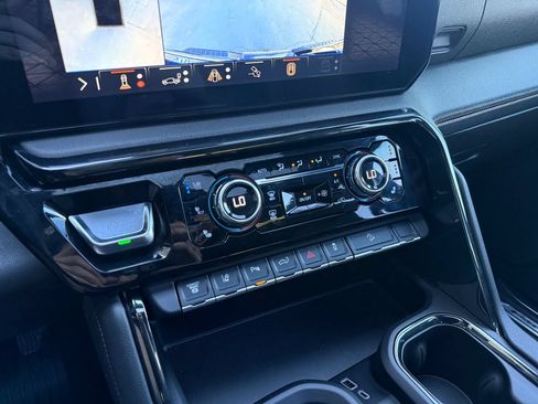 Used 2024 GMC Sierra 2500 AT4 w/ AT4 Premium Plus Package AWD/4WD image 28
