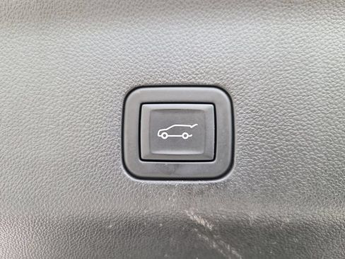 Used 2024 GMC Yukon XL Denali AWD/4WD image 7