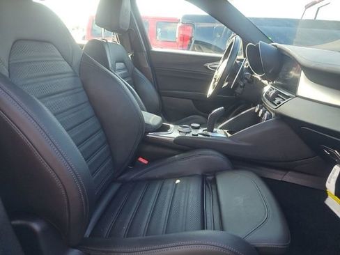 Used 2024 Alfa Romeo Giulia Veloce image 10
