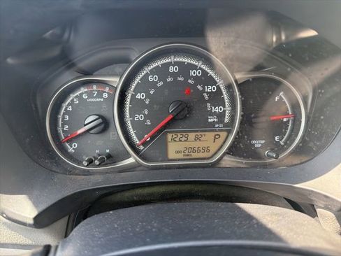 Used 2017 Toyota Yaris L image 21