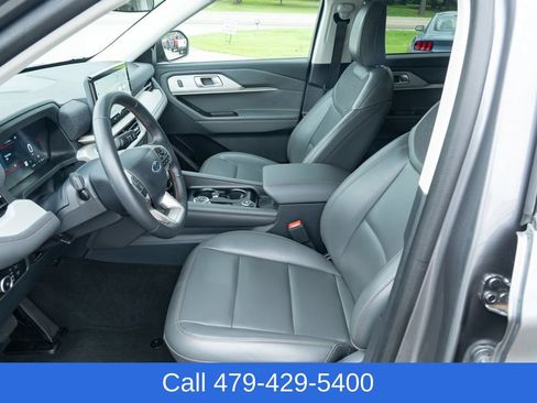Used 2025 Ford Explorer Active w/ Active Comfort Package AWD/4WD image 18