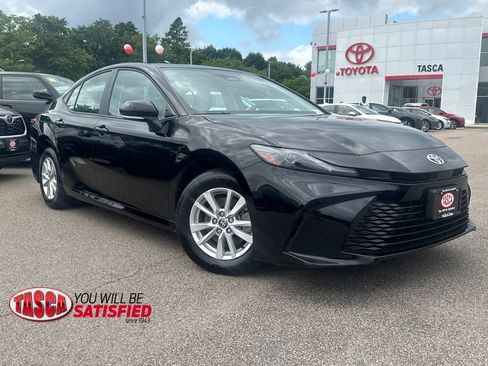 Used 2025 Toyota Camry LE w/ Convenience Package AWD/4WD image 1