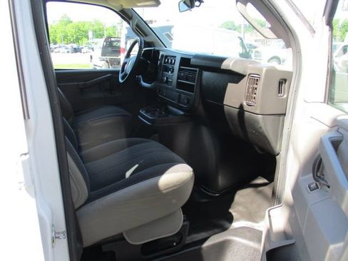 Used 2019 Chevrolet Express 2500 w/ Driver Convenience Package RWD image 4