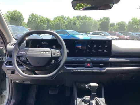 Used 2025 Kia K4 FWD image 25