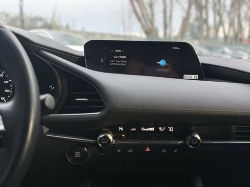 Used 2020 MAZDA MAZDA3 Premium image 29