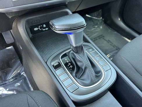 Used 2025 Hyundai Kona SEL FWD image 24
