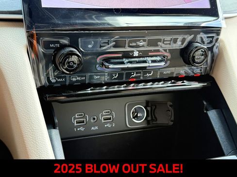 New 2025 Jeep Grand Cherokee Limited RWD image 18