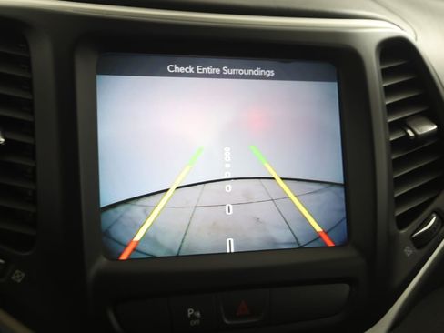 Used 2018 Jeep Cherokee Overland AWD/4WD image 10