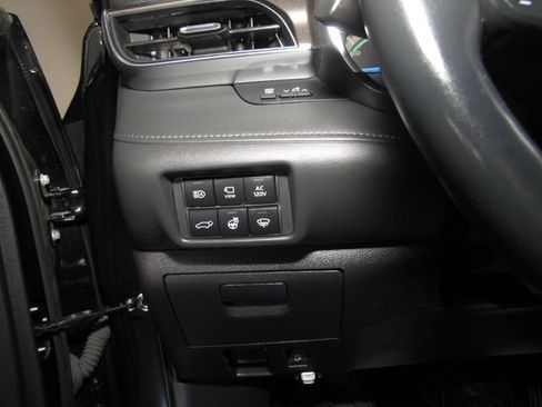 Used 2022 Toyota Highlander Limited FWD image 9