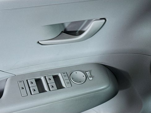 Used 2025 Hyundai Kona SEL FWD image 15