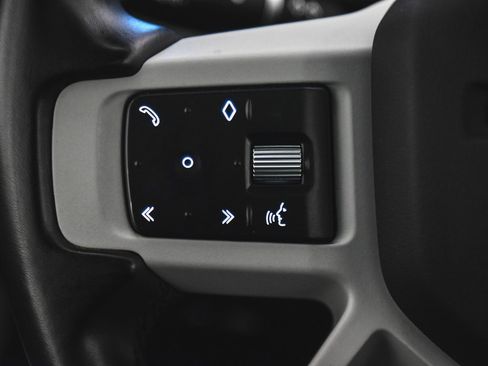 Used 2023 Land Rover Defender 90 S image 23