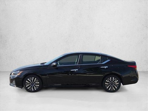 Used 2025 Nissan Altima 2.5 SV FWD image 7