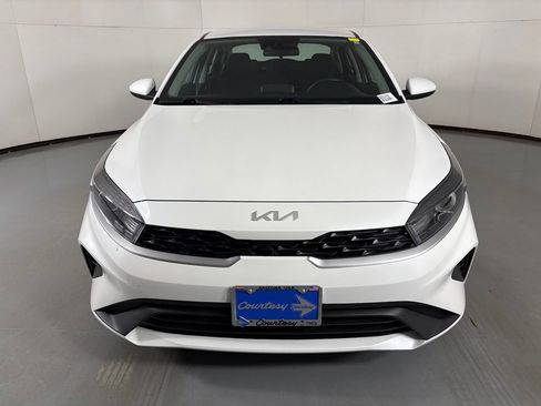 Used 2024 Kia Forte LXS FWD image 3