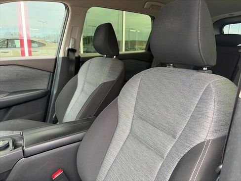 Used 2023 Nissan Rogue SV image 9