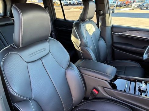 New 2025 Jeep Grand Cherokee Overland w/ Luxury Tech Group IV image 27