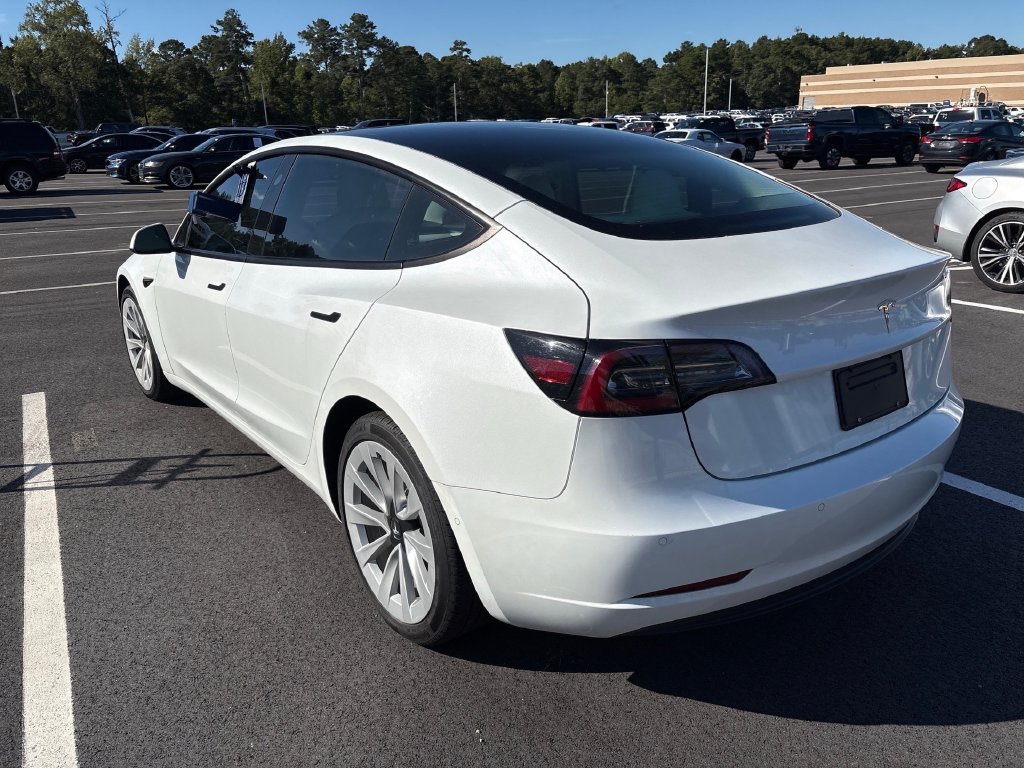 Used 2022 Tesla Model 3 RWD image 3