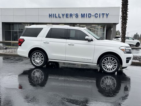 Used 2022 Ford Expedition Platinum image 2