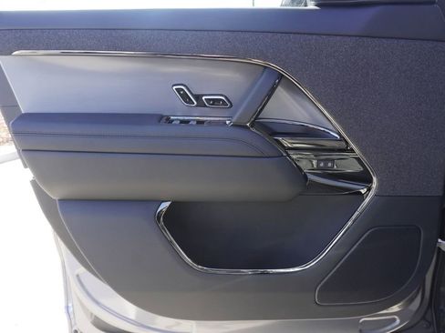 New 2025 Land Rover Range Rover Sport SE image 17