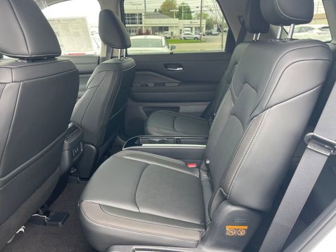 New 2026 Nissan Pathfinder SL w/ SL Premium Package AWD/4WD image 21