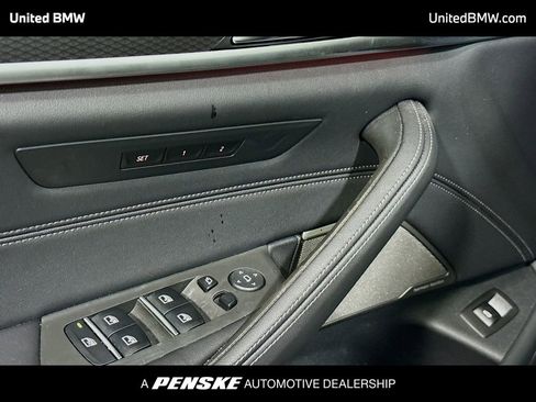 Used 2021 BMW M550i xDrive image 3