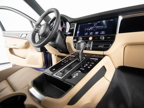 New 2026 Porsche Macan image 32