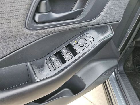 Used 2023 Nissan Rogue S image 15