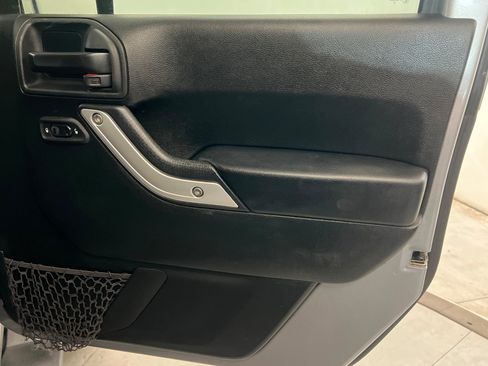 Used 2018 Jeep Wrangler Unlimited Sahara AWD/4WD image 22