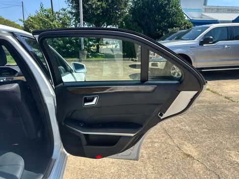 Used 2016 Mercedes-Benz E 350 4MATIC Sedan w/ Premium Package image 31