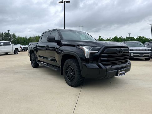 Used 2025 Toyota Tundra SR5 w/ SR5 Premium Package AWD/4WD image 3