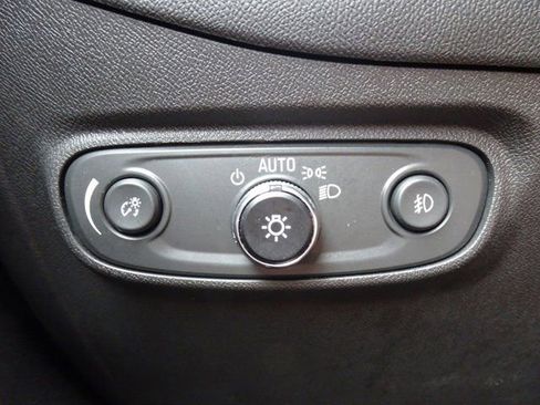Used 2022 Chevrolet Equinox Premier FWD image 25