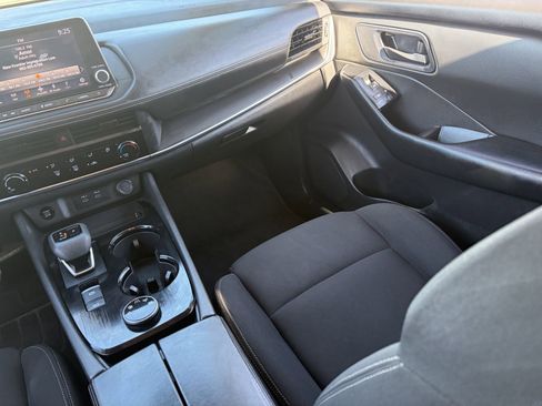 Used 2024 Nissan Rogue S image 16