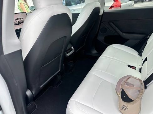Used 2025 Tesla Model Y Long Range RWD image 10