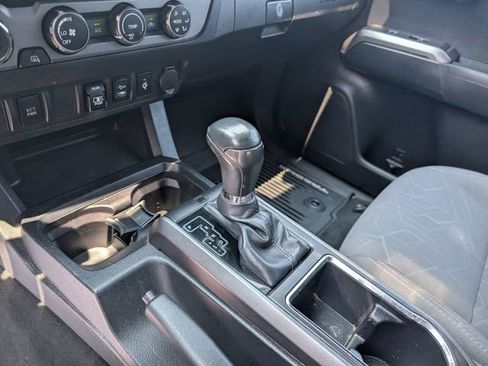 Used 2019 Toyota Tacoma TRD Off-Road AWD/4WD image 21