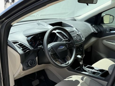 Used 2017 Ford Escape SE FWD image 16
