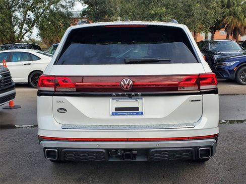 New 2026 Volkswagen Atlas Peak Edition image 4