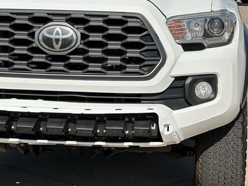 Used 2020 Toyota Tacoma TRD Off-Road w/ TRD Premium Off Road Package AWD/4WD image 9