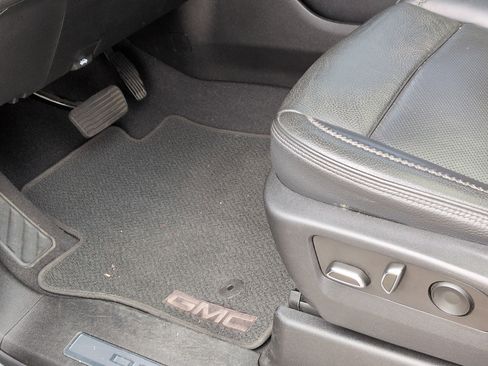 Used 2022 GMC Yukon XL Denali image 17