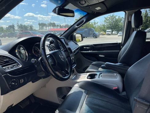 Used 2019 Dodge Grand Caravan SXT FWD image 10