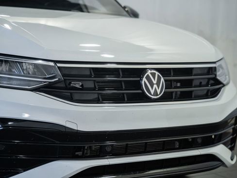Used 2024 Volkswagen Tiguan SE R-Line FWD image 11