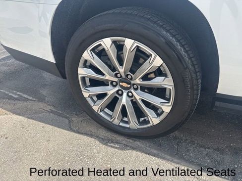 Used 2025 Chevrolet Suburban High Country AWD/4WD image 32